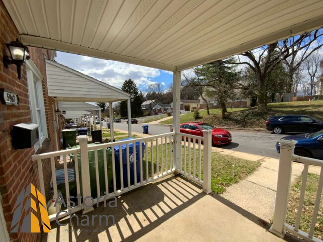 Foto del edificio - 3 Bedroom Home with Den and Fenced Yard in Quiet Neighborhood