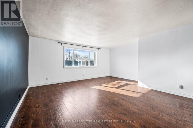 Building Photo - 900a Wilson Ave