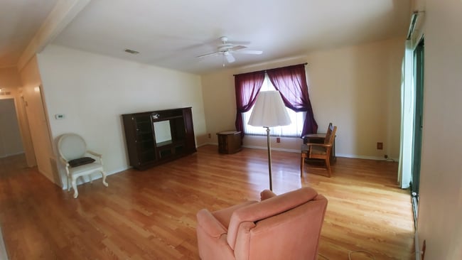 Building Photo - 5935 Camelot Dr N