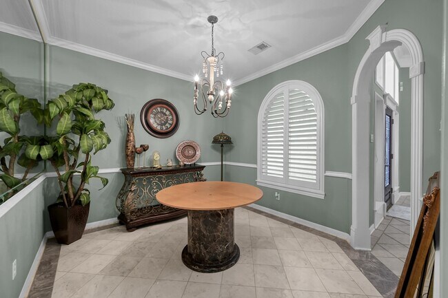 Building Photo - 192 Monterrey Rd W