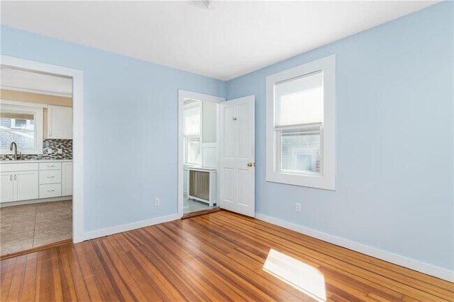 Building Photo - 23 Holland St