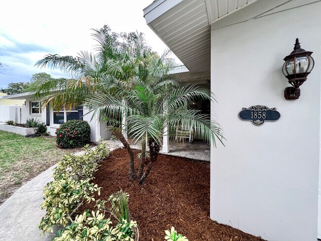 Foto del edificio - 1858 Oak Park Dr S