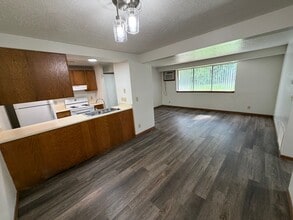 Building Photo - 2207 Spansail Dr