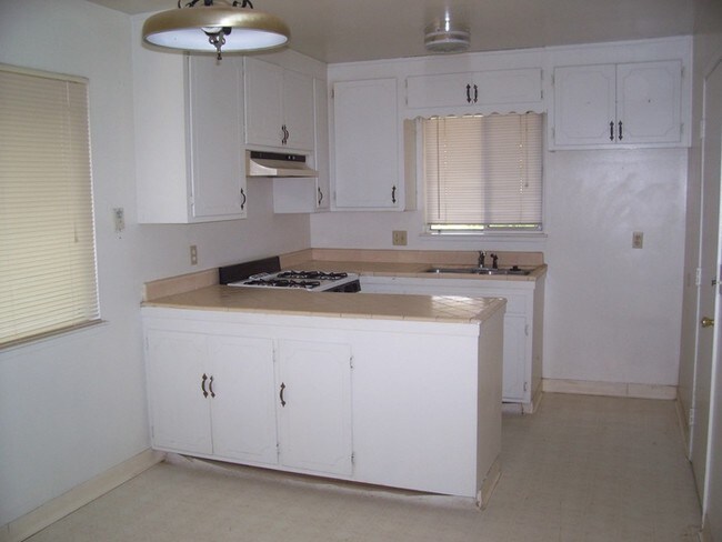 Building Photo - 6351 Oakcreek Way