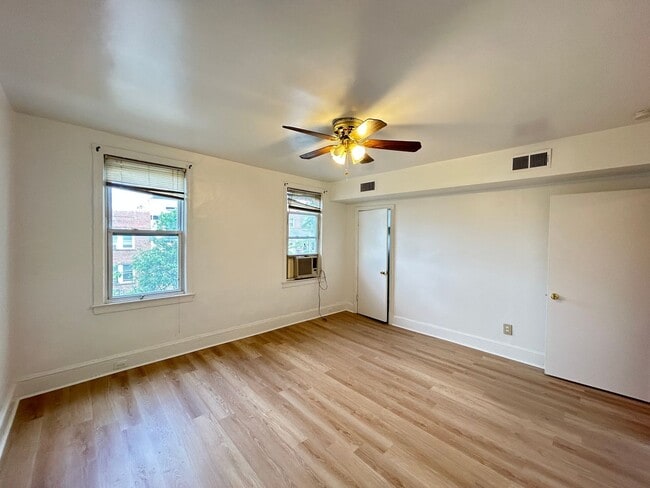 Foto del edificio - 1227 Queen St NE