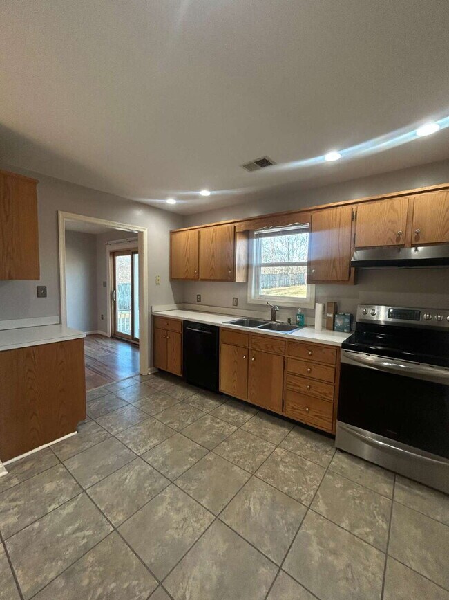 Building Photo - "Charming 3-Bed, 2-Bath Retreat in Strasburg - 1232 Sq Ft of Comfort!"