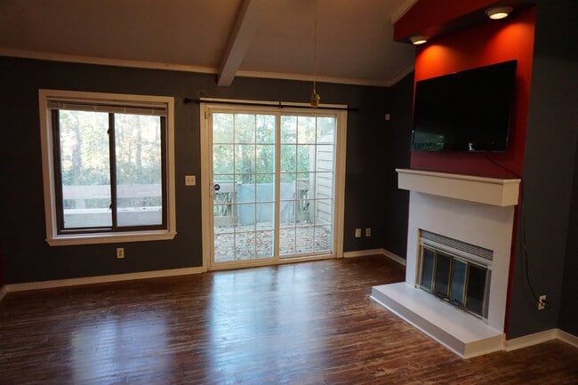Building Photo - 229 St Luke Ct