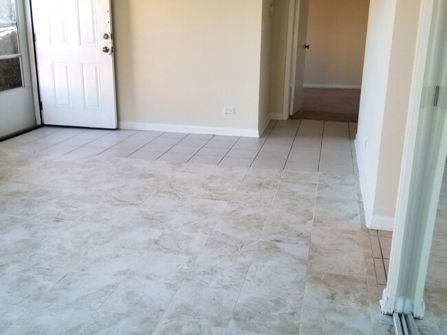 Foto del edificio - 1751 Queensbury Cir