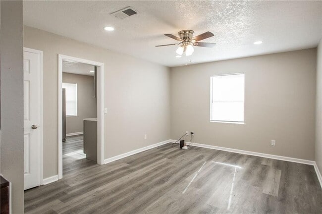 Building Photo - 301 Fireman St