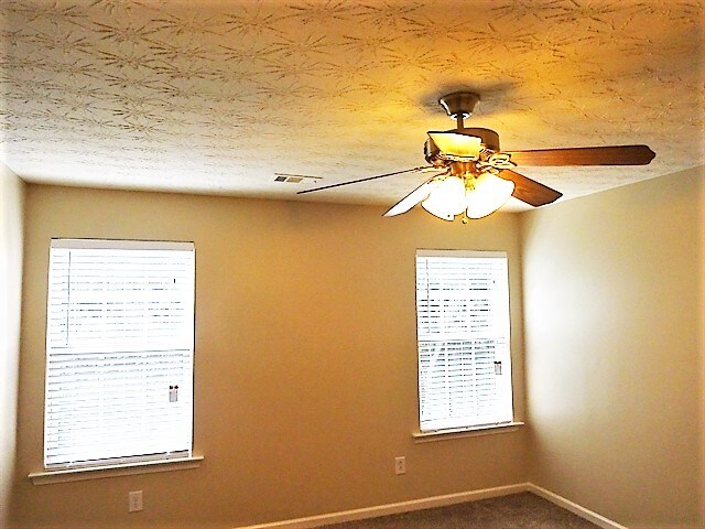 Building Photo - 354 Meadows Ln