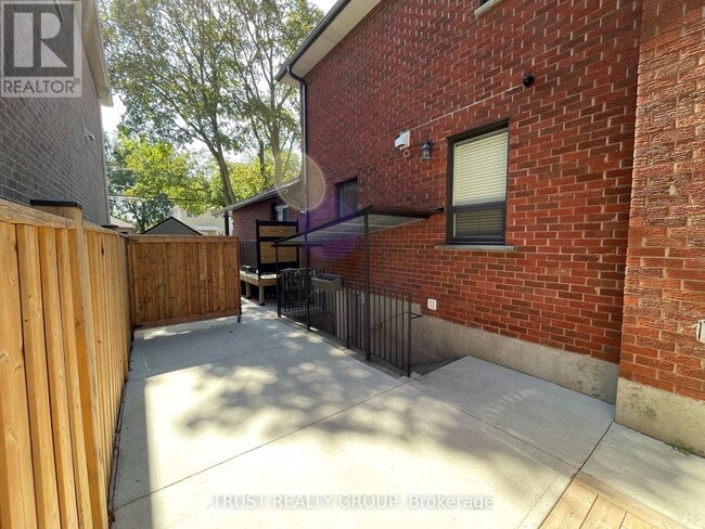 Building Photo - 990 Cosburn Ave.