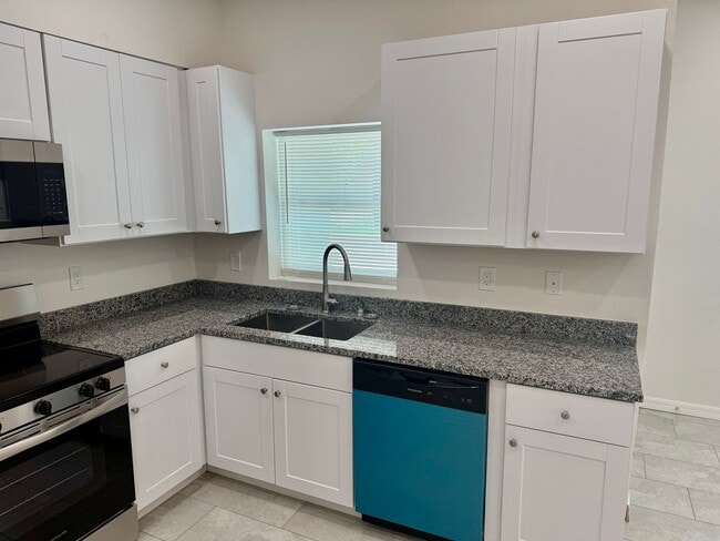 Building Photo - Brand New Home located in the heart of Tampa!