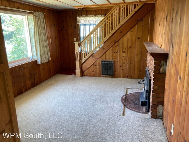 Foto del edificio - 1 br, 1 bath House - 15039 Military Rd. So.