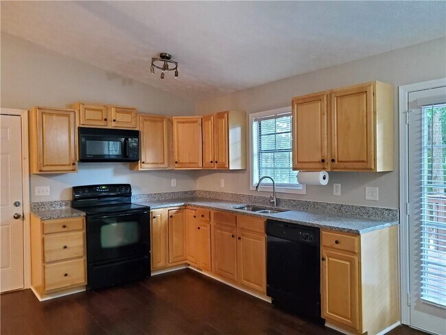 Foto del edificio - 394 Russell Ridge Dr