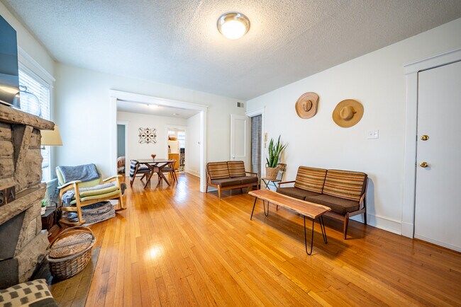 Foto del edificio - 4152 McGee St