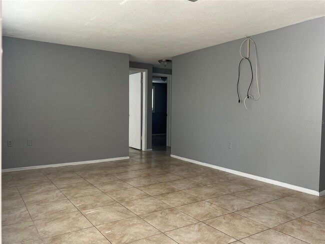 Building Photo - 1050 Croydon Ln