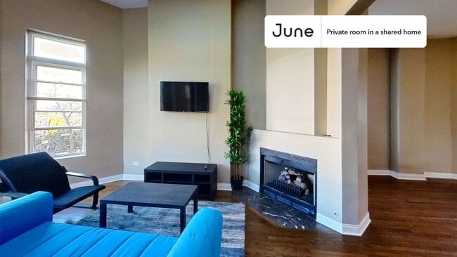 Building Photo - Private bedroom in 3 bed/1 bath Home