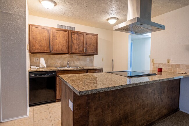 Building Photo - 14658 Flair Dr