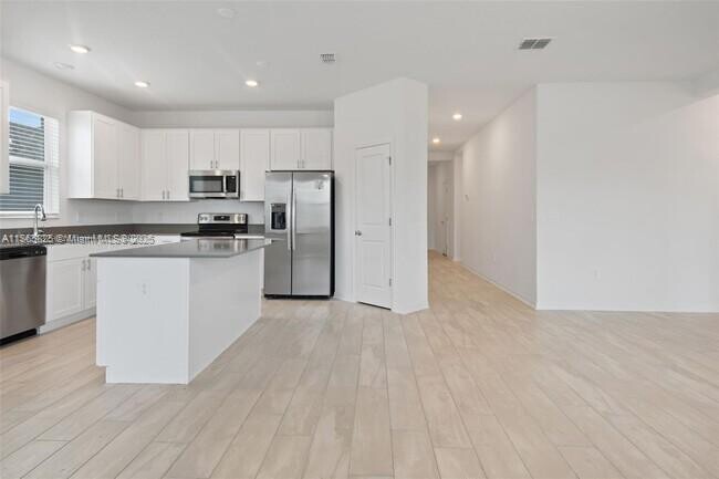 Building Photo - 724 Grove