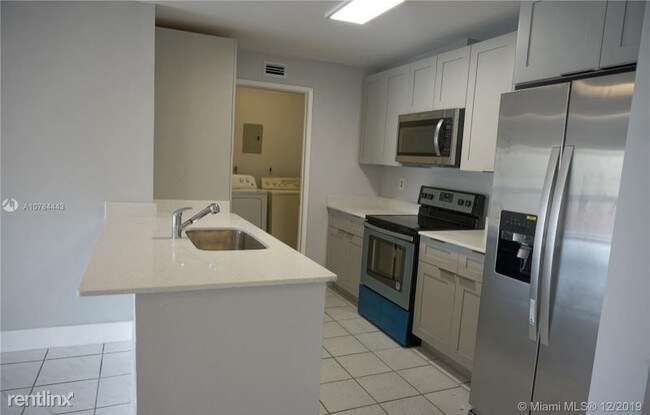 Foto del edificio - 8873 Fontainebleau Blvd