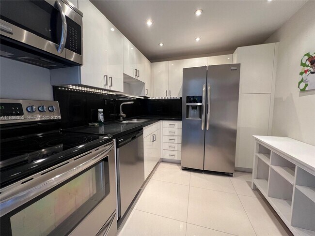 Foto del edificio - 3731 N Country Club Dr