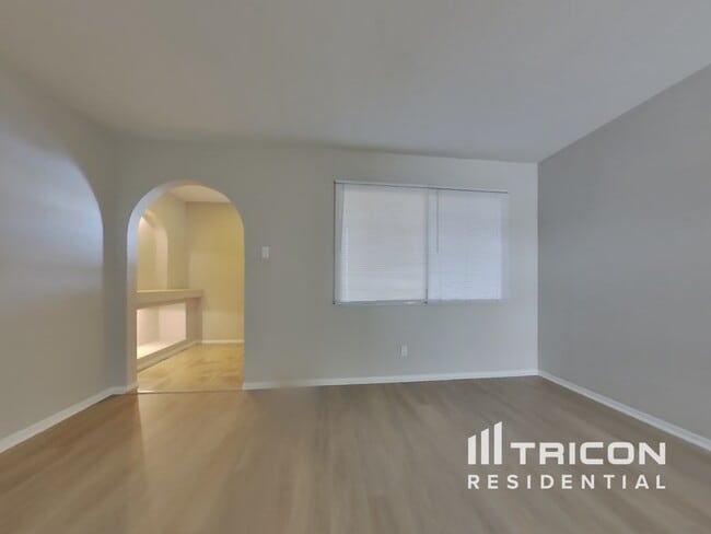 Building Photo - 15253 N 53rd Ave