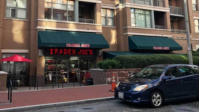 ¡Trades Joe's al otro lado de la calle! - 1124 25th St NW