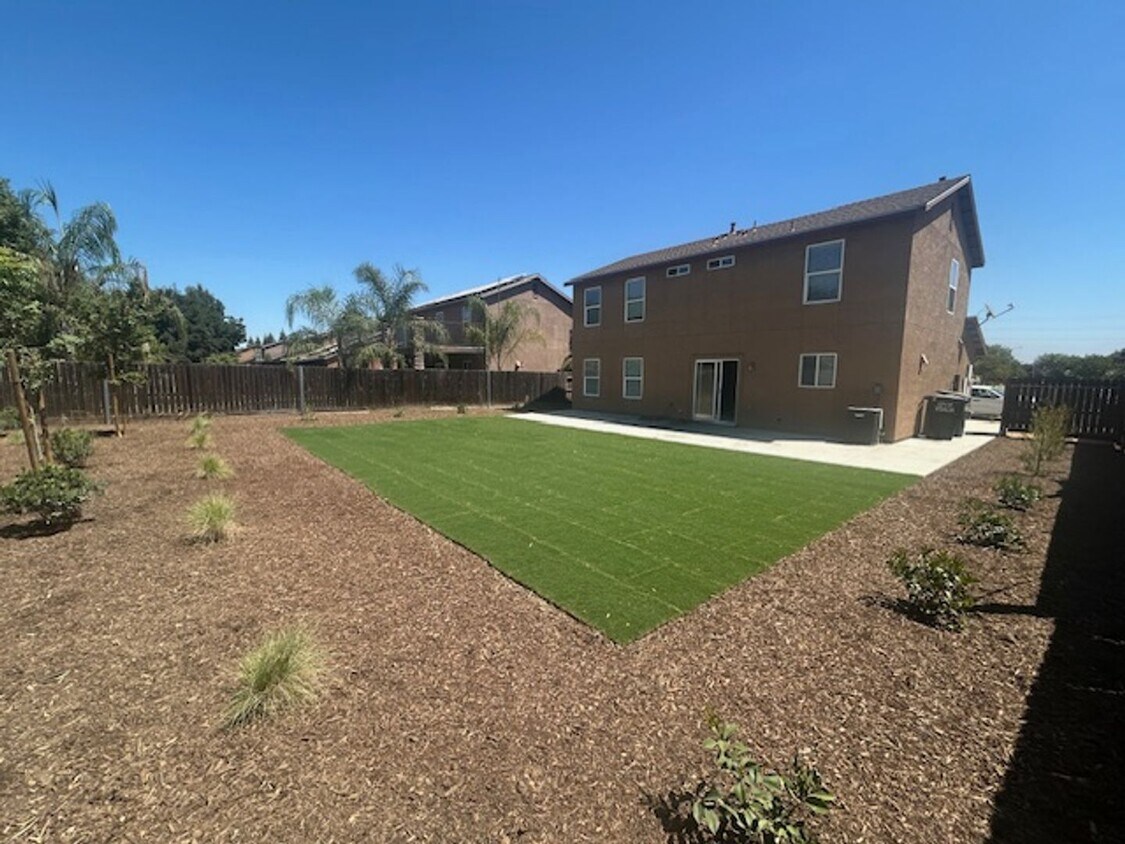 Foto del edificio - 3 bedroom 3 bathroom in SE Visalia coming ...