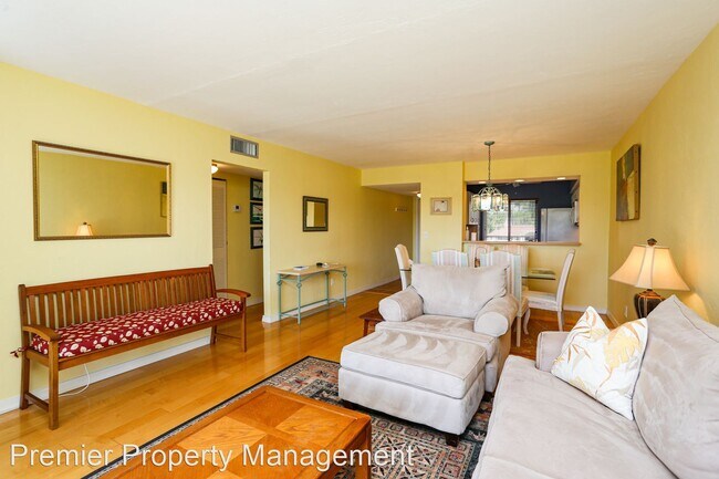 Building Photo - 2 br, 2 bath House - 1075 Foxfire Lane #207