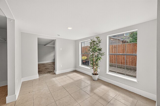 Building Photo - 1814 33rd St