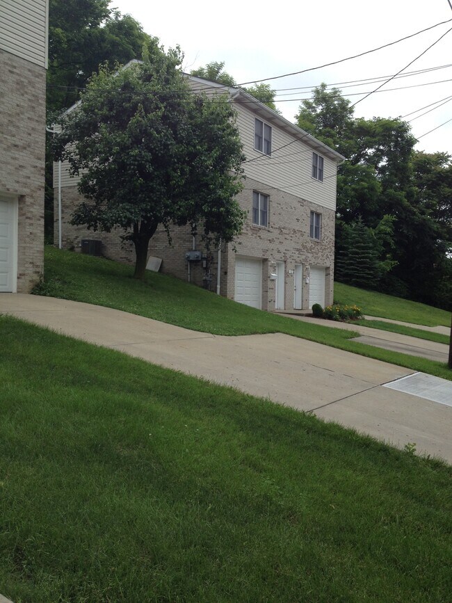 124 Woodcrest Dr, Canonsburg, PA 15317 Townhome Rentals in Canonsburg