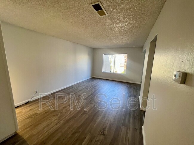 Foto del edificio - 2200 Laguna Cir