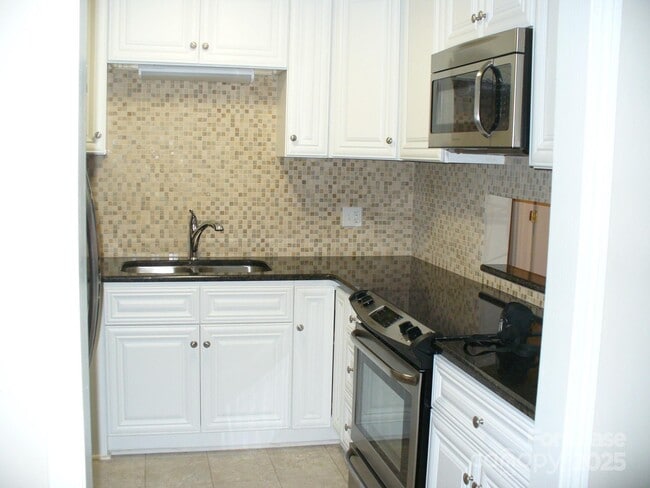 Foto del edificio - 241 Country Club Dr NE