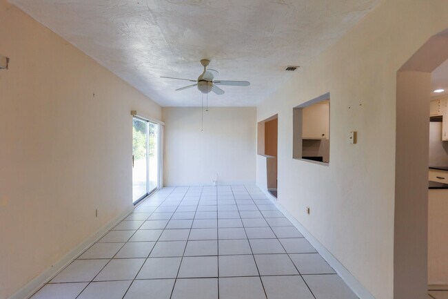 Foto del edificio - 4513 NW 44th St