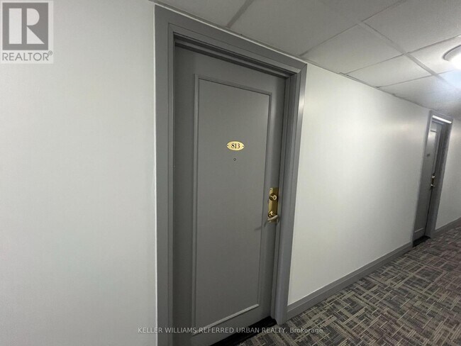Photo du bâtiment - 650 Lawrence Ave W