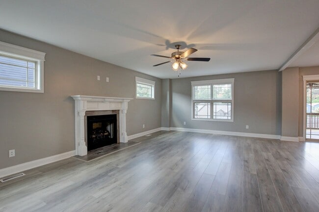 Building Photo - Beautiful Two Story Home With hardwood Flo...