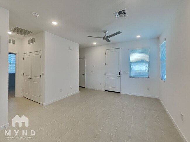 Building Photo - 40030 W Wade Dr