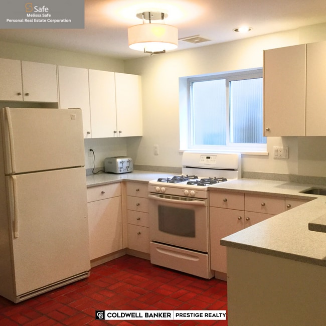 Building Photo - 630 29th St W