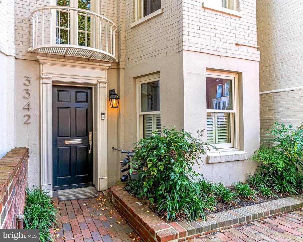 Foto principal - 3342 Prospect St NW