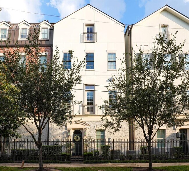 Building Photo - 1505 Michigan St