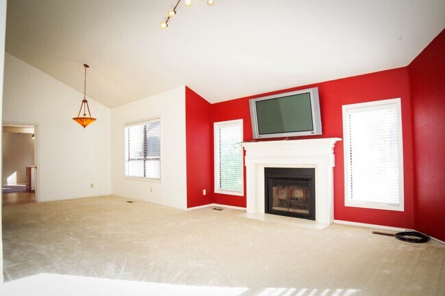 Foto del edificio - 4890 Lake View Pl