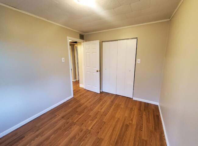 Building Photo - 824 Kingsporte Ave