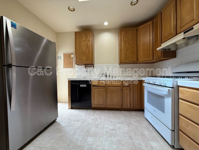 Building Photo - 138 17th St