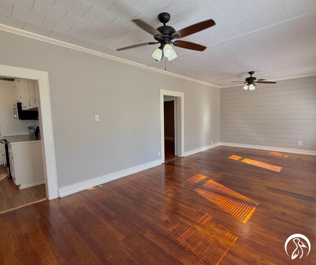 Building Photo - Spacious and Convenient