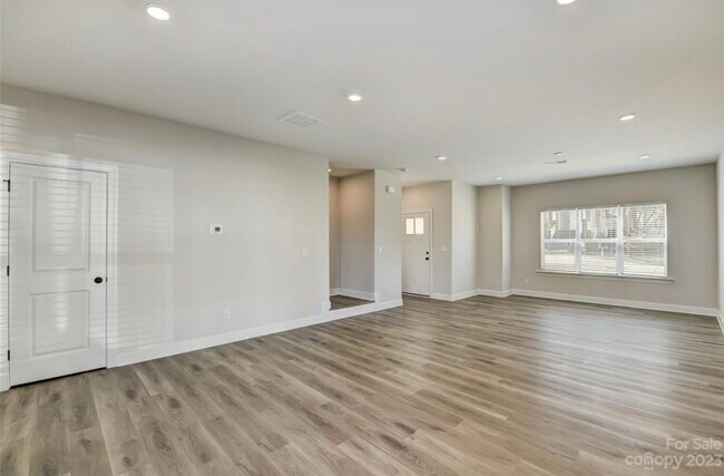 Foto del edificio - 39 Hawthorne St SW