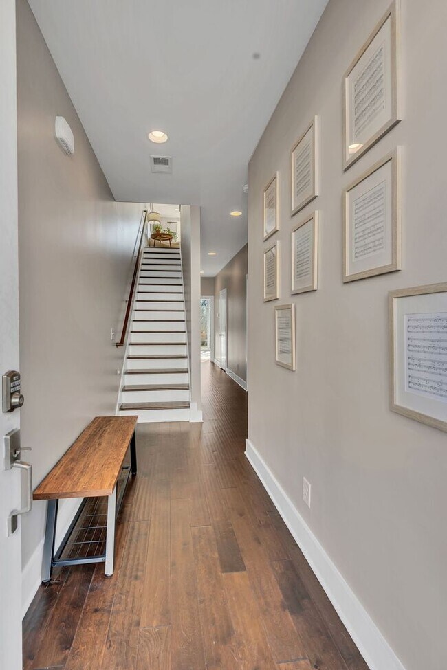 Foto del edificio - Nashville Skyline Retreat