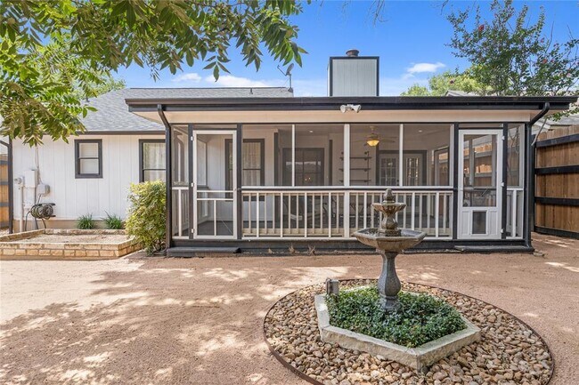 Building Photo - 9831 Briar Ridge Dr