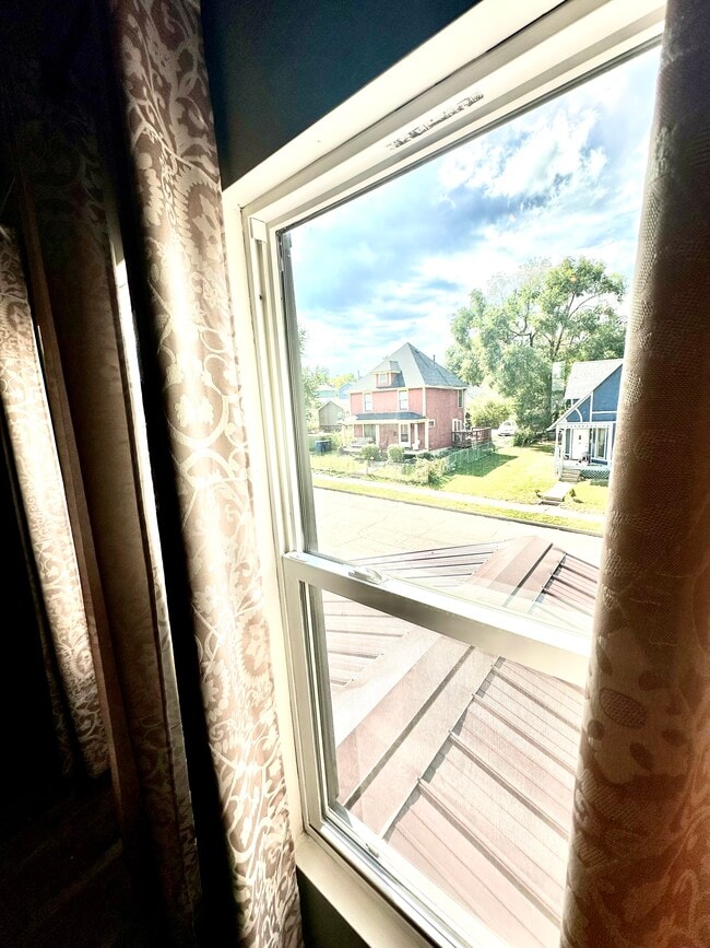 Building Photo - 1435 7th St