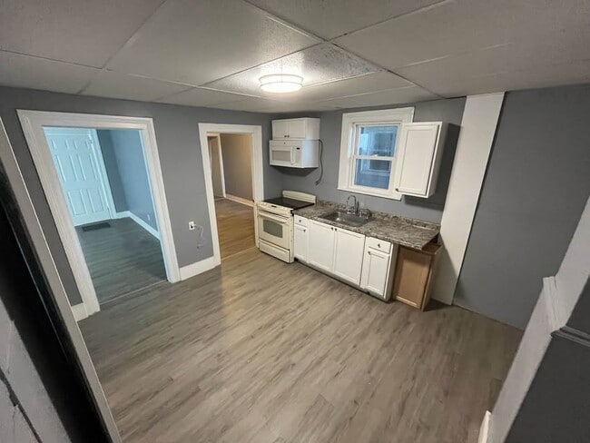 Building Photo - 6 Cherry St