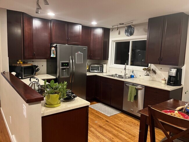 Foto del edificio - 1546 Maple St
